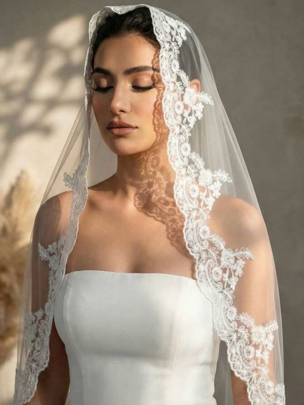 Elegant White Lace-Edged Bridal Veil